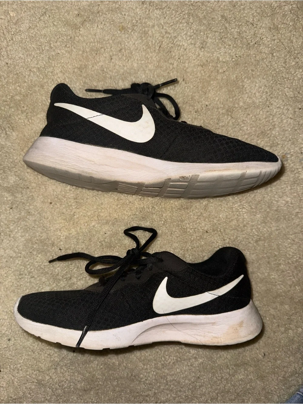 Nike Black and White Women’s Size 8 Tennis Shoes